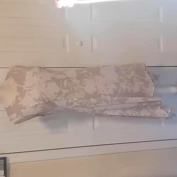 NWT Plus Size Chap's Chiffon Dress Size 16 in Khaki & White Floral - Picture 2 of 8